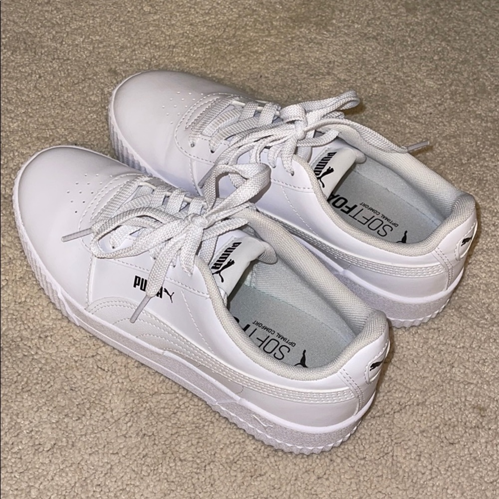 PUMA Carina Sneakers